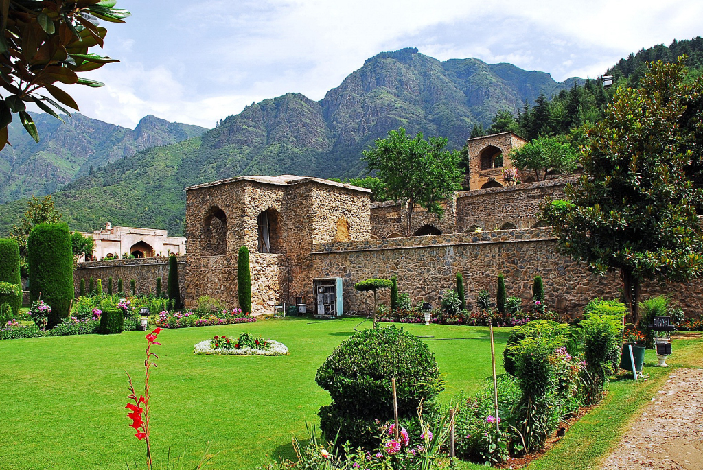 You are currently viewing Pari Mahal, India