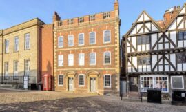 Castle Hill, Lincoln: A Historic and Cultural Landmark