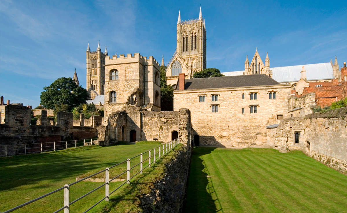 You are currently viewing The Medieval Bishop’s Palace: A Glimpse into Ecclesiastical Power and Splendor