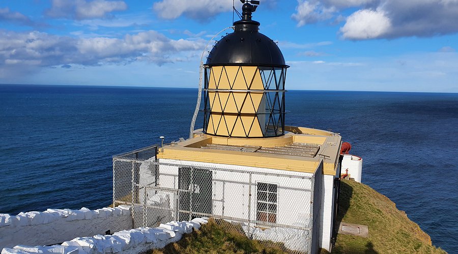 You are currently viewing St Abbs Lighthouse: Guiding Light on the Rugged Scottish Coast