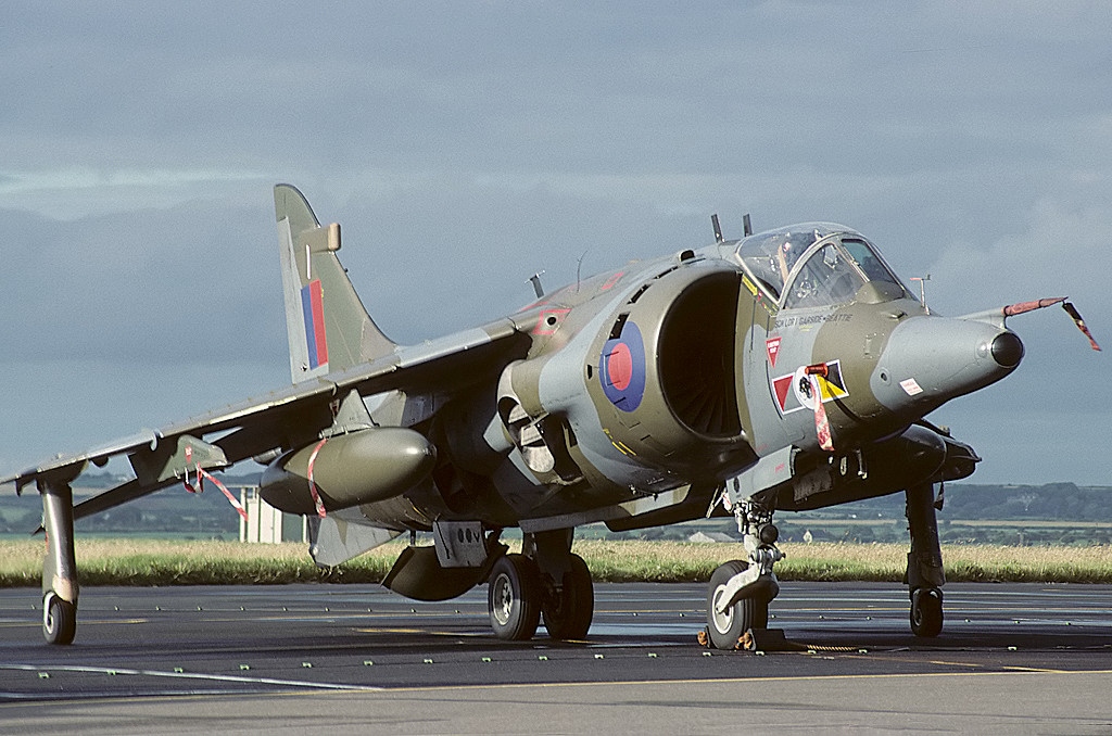 You are currently viewing British Aerospace Harrier GR.3 (XV748): A Pioneer of Vertical Flight and Battlefield Flexibility