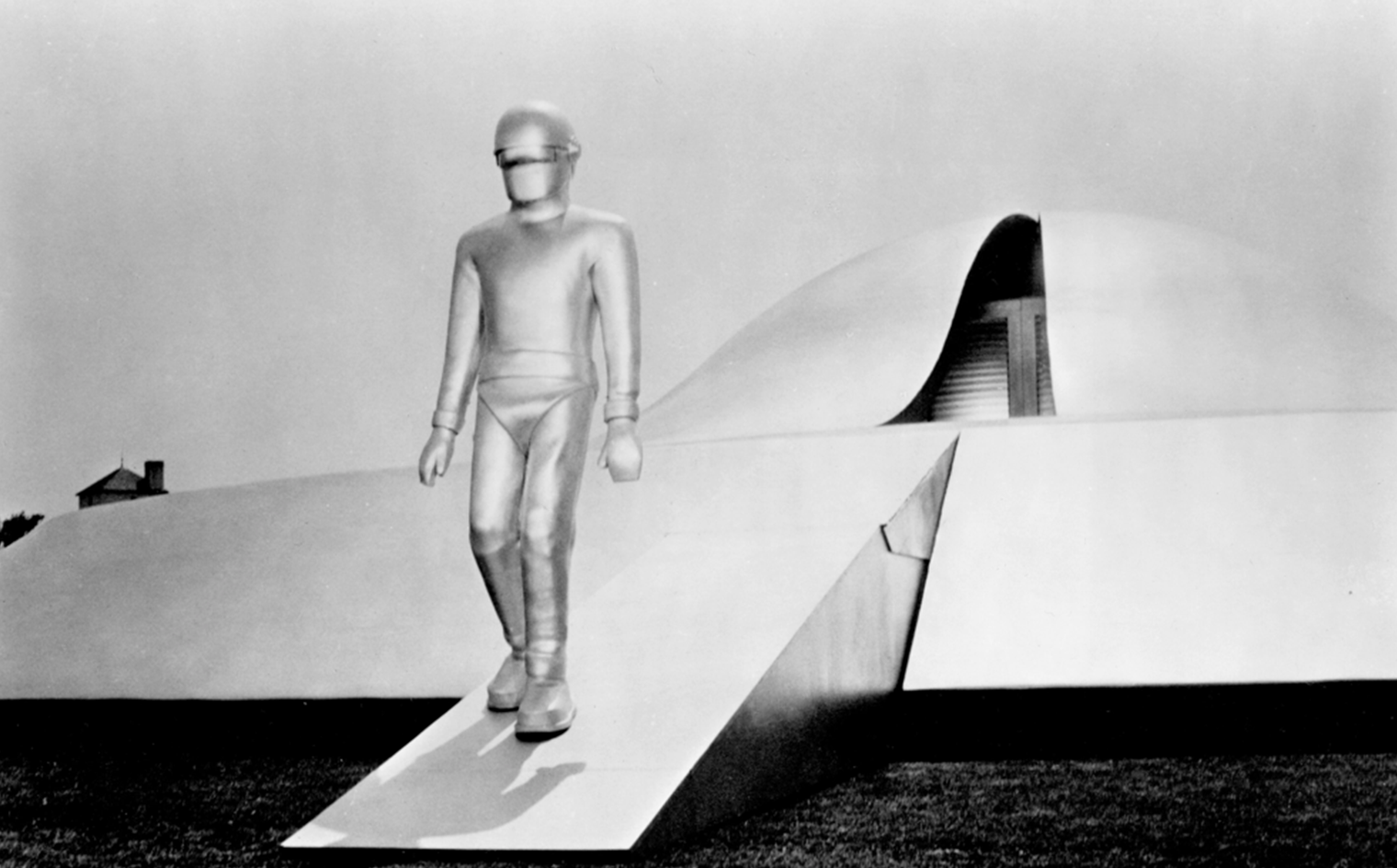 You are currently viewing The Day the Earth Stood Still (1951): A Science Fiction Classic with a Message for Humanity