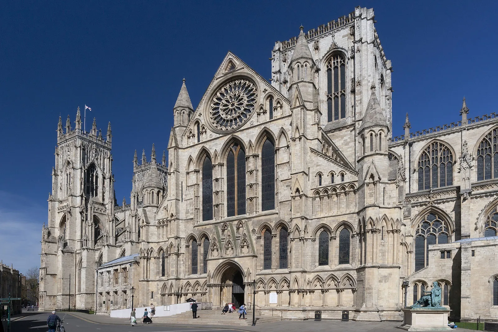 You are currently viewing York Minster: A Testament to Time, Faith, and Craftsmanship