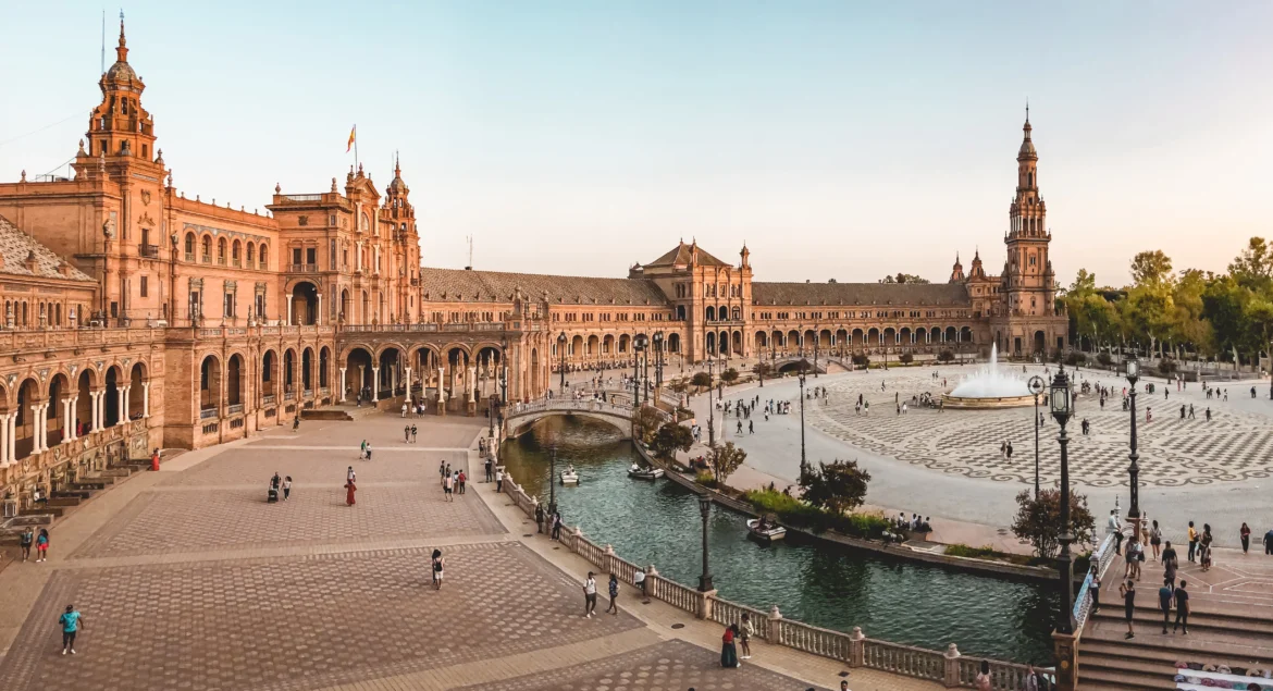 muslim-travel-guide-Seville-what-to-see-Plaza-de-Espana