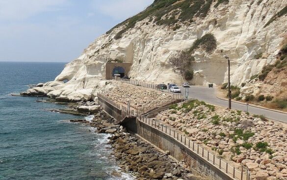 1280px-Rosh_Hanikra_Train_Tunnels_18_מנהרות_הרכבת_בראש_הנקרה-e1658230836695